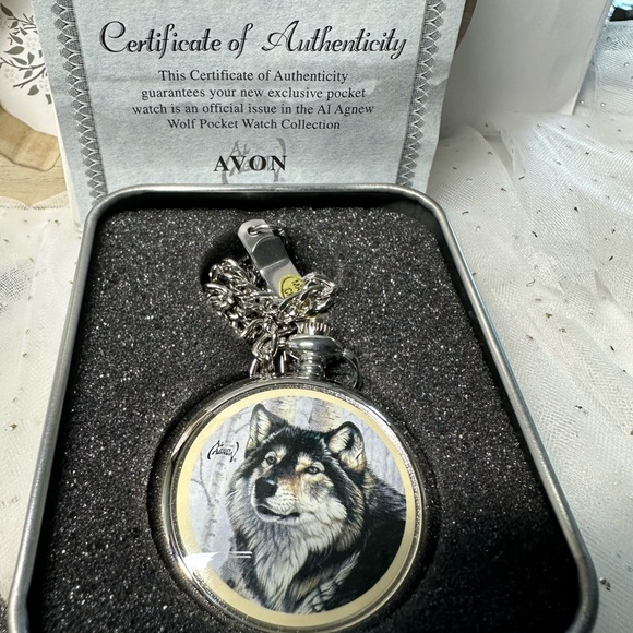 Avon Wolf Pocket Watch In Keepsake Tin with Chain. F64577-7